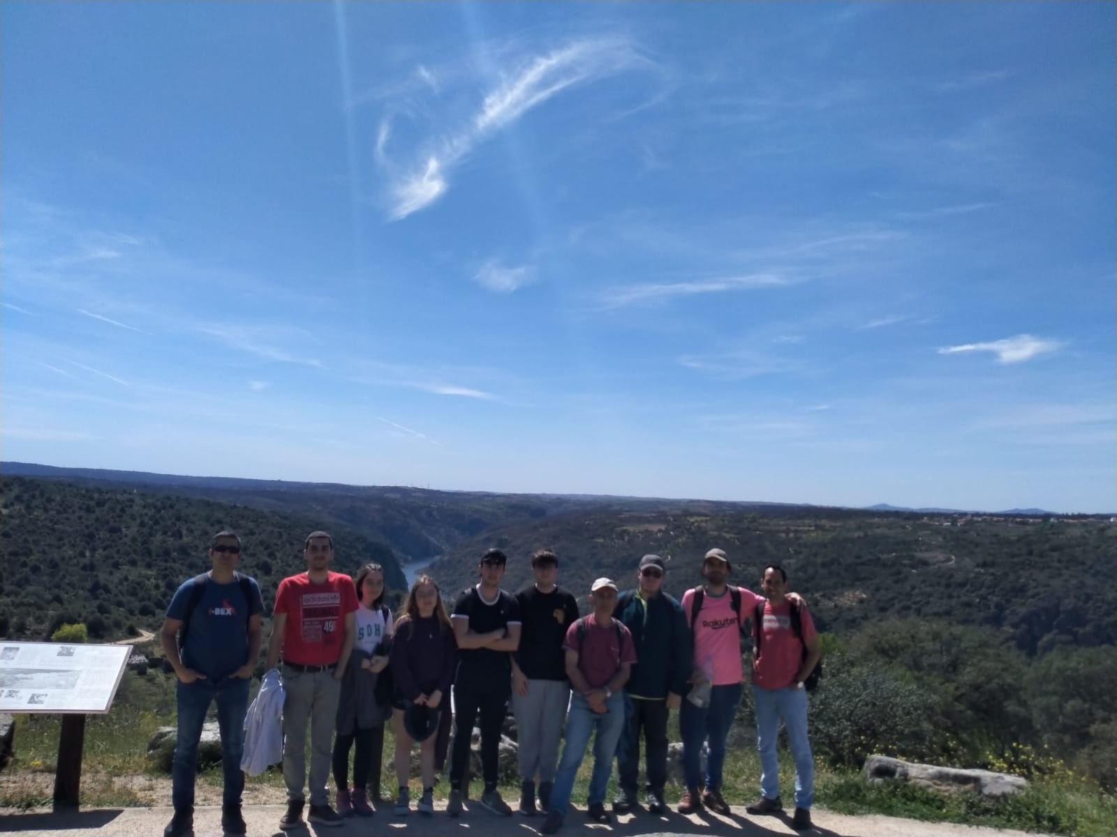 Foto grupal en el mirador de Fariza Foto grupal en el mirador de Fariza