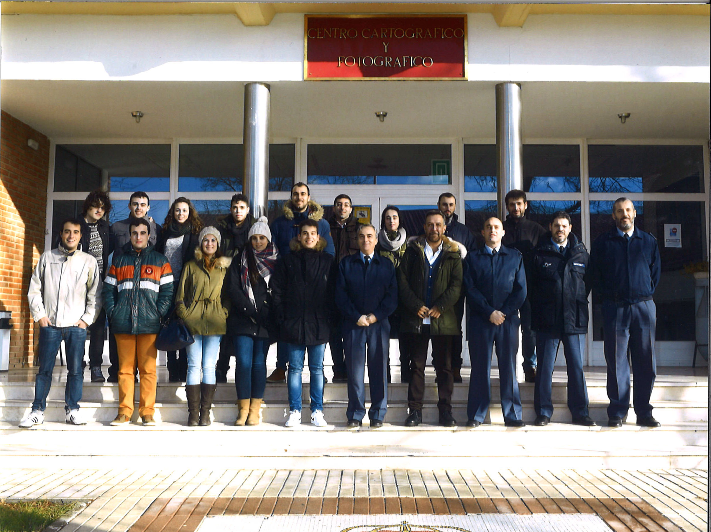 Alumnos y personal del departamento con miembros del CECAF Alumnos y personal del departamento con miembros del CECAF