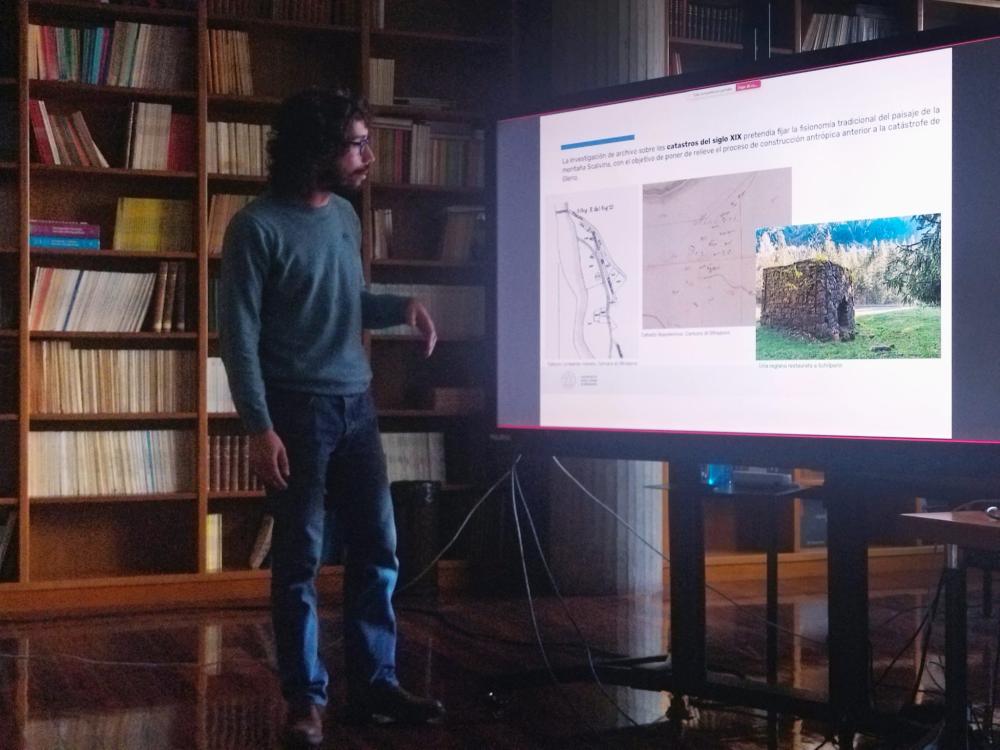 Imagen Mikel Magoni presenta un seminario sobre la estructura territorial y el patrimonio del espacio de montaña de la provincia de Bérgamo