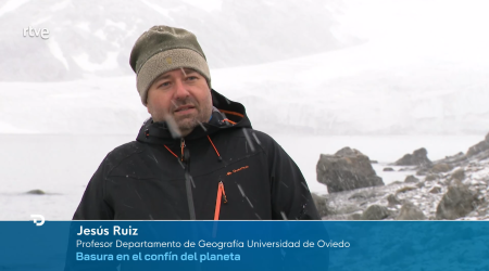 Imagen El profesor del departamento, Jesús Ruiz Fernández nos presenta en...